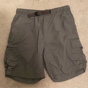 Men’s Columbia size large nylon cargo shorts dark gray